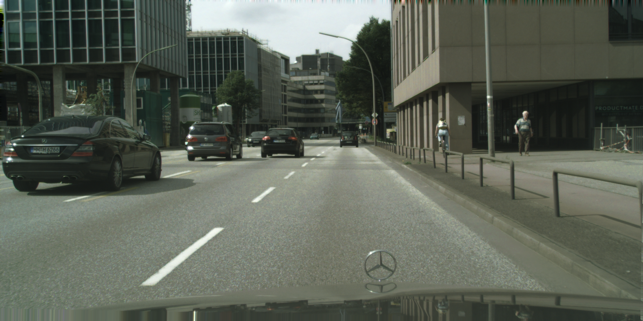 hamburg_000000_057487_leftImg8bit.png