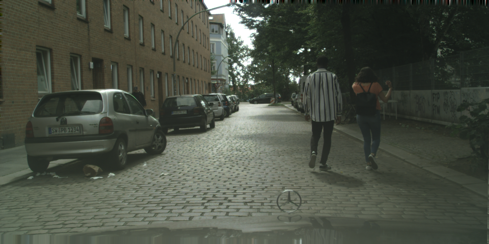 hamburg_000000_066706_leftImg8bit.png
