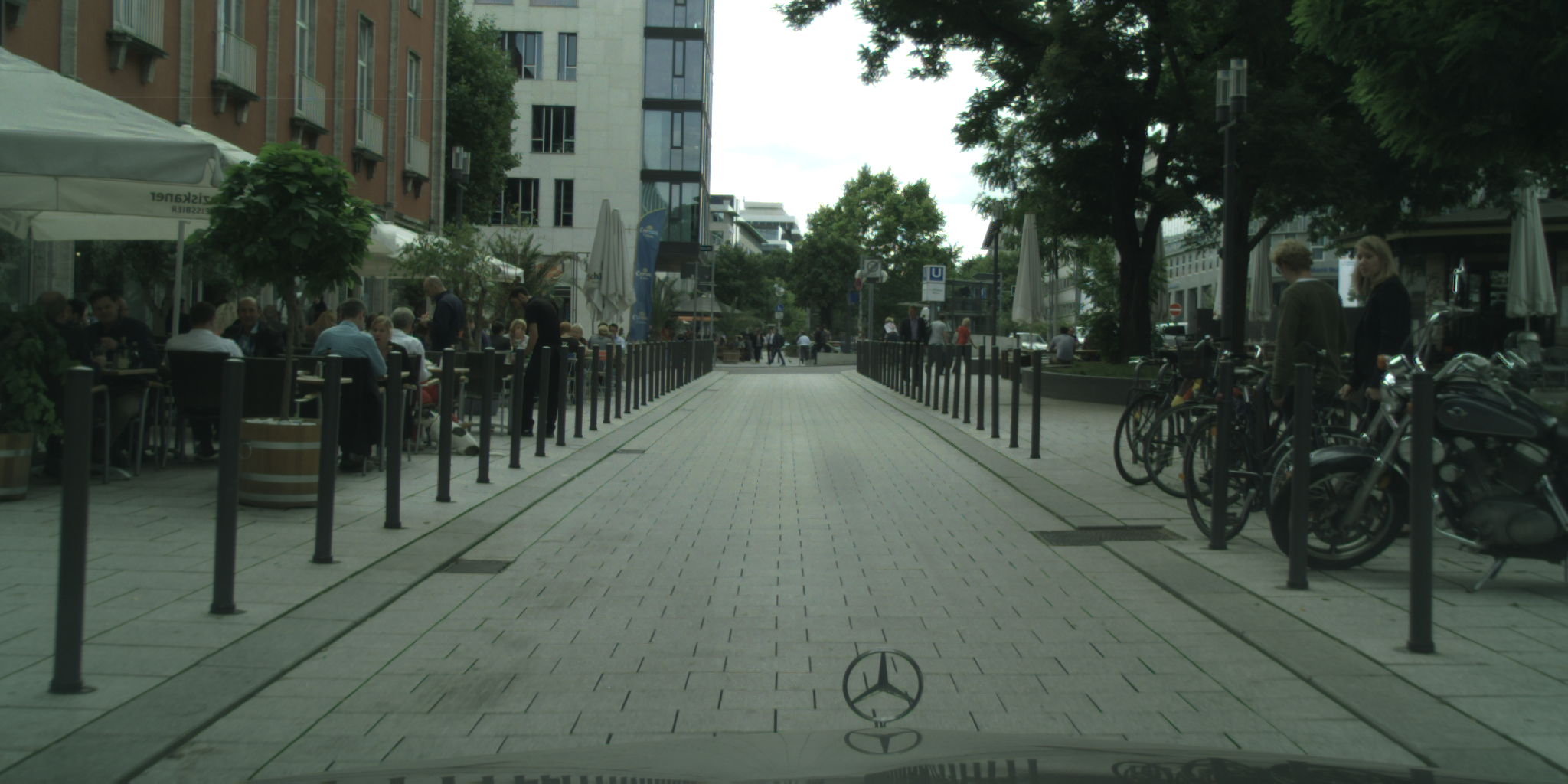 stuttgart_000189_000019_leftImg8bit.png