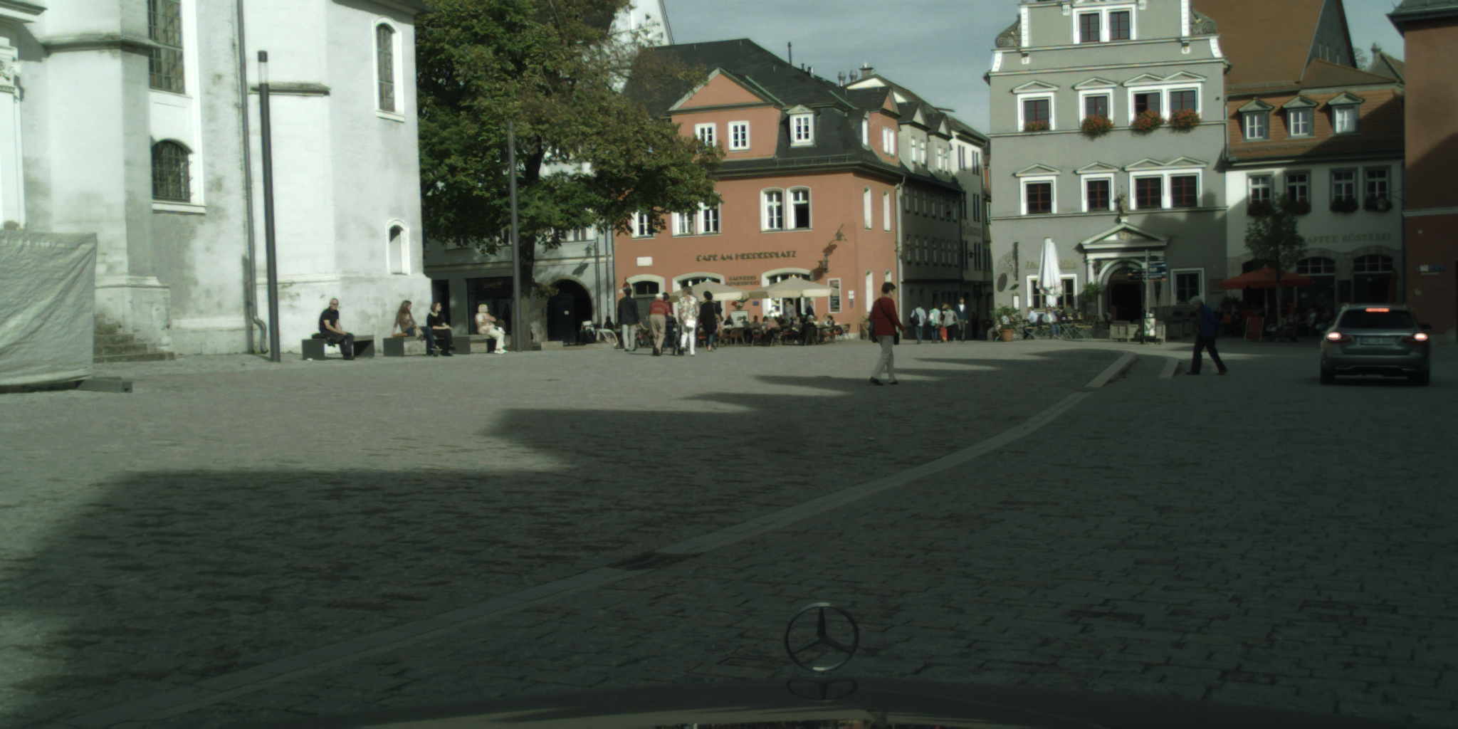 weimar_000090_000019_leftImg8bit.png